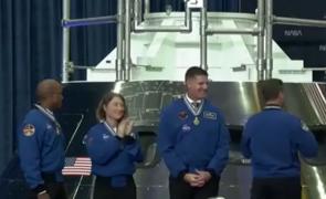Cei 4 astronauţi de pe Artemis 2, decoraţi de Trump. Artemis 2 a depăşit performanţele Apollo 13