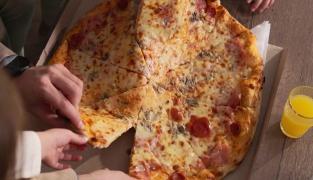 Fast food-ul, pofta care îi costă pe părinți sănătatea copiilor. Cât de des spun medicii că poate fi consumat