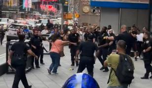 Tânără de 32 de ani, înjunghiată mortal de o femeie cu probleme psihice, în New York