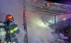 Incendiu în Vâlcea. Un adult și un copil, găsiți carbonizați după ce locuința le-a fost cuprinsă de flăcări