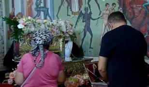 Racla cu moaştele Sfintei Ana a ajuns în premieră la Bucureşti. Până când se pot închina credincioşii