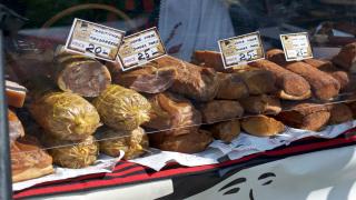 Românii mănâncă tot mai multă carne proaspătă. Consumul 