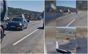 O persoană a murit, după ce un camion s-a răsturnat peste o maşină în Iaşi. Autoturismul, distrus complet