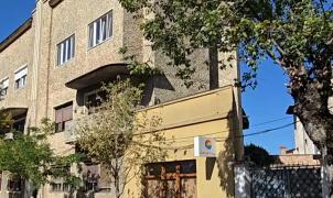 Mascaţii au descins la o agenţie de turism care înşela clienţii. Paguba e considerabilă