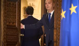 Analist, despre varianta Luca Niculescu premier: Nu are niciun fel de putere de decizie, doar execută