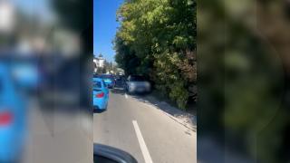 Cu mașina pe contrasens pe un bulevard din Suceava. Un șofer a rămas pieton două luni