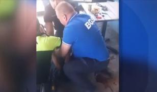 Filmul intervenției din Cosmopolis. Cum a fost dezarmat bărbatul care avea pistolul sub tricou
