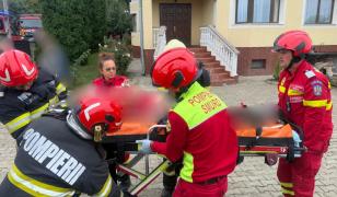 Momentul în care o femeie de 62 de ani este salvată dintr-o fântână în Suceava. Era în șoc hipotermic
