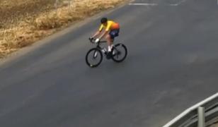Momentul în care un biciclist este aruncat în aer, după ce un șofer îl lovește în plin