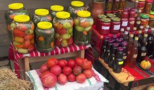 Orașul în care toamna și-a intrat în rol. Cât costă bunătățile de sezon direct de la producători