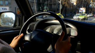 Şofer de ridesharing din Craiova, condamnat la închisoare după ce a răpit şi ameninţat cu violul o pasageră