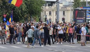 26 protestatari, audiați după violențele din Piața Victoriei. 8 jandarmi au avut nevoie de îngrijiri medicale