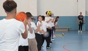 Elevii nu mai vor să facă sport la şcoală. Tot mai multe scutiri pentru educaţie fizică