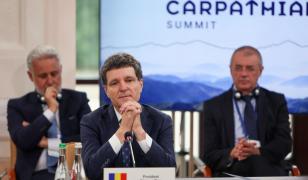 Nicuşor Dan s-a întâlnit cu românii din Transcarpatia. Ce a vorbit cu Zelenski
