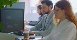 Salariile din Capitală, cu aproape 50% mai mari față de restul țării. Care sunt cele mai bine plătite domenii