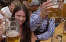 Peste 6 milioane de oameni, aşteptaţi la Oktoberfest. Festivalul a început cu o paradă