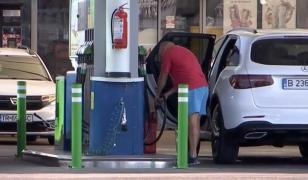 Noi scumpiri la pompă. Cât plătesc șoferii din Capitală față de anul trecut