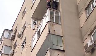 Balconul unui bloc din Sectorul 4, prăbuşit de la etajul 7 peste o maşină