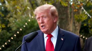 Trump, boicotat de toate reţelele mari de presă, după ce a interzis trei televiziuni. A vorbit singur