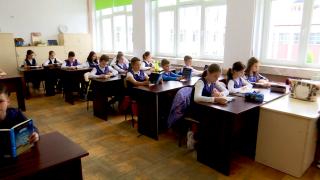 Uniforma obligatorie, aproape să fie impusă în şcolile din România. Ce reguli ar urma să respecte elevii