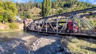 Un pod metalic din Bacău, prăbușit după trecerea unei macarale de mare tonaj