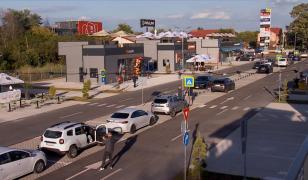 Primul mall drive-in din România, deschis în Otopeni. Poţi comanda direct din mașină de la 15 restaurante