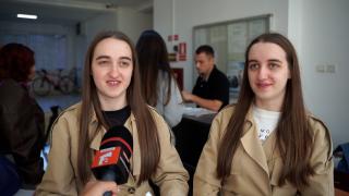 Cât plătesc pe lună două gemene din Maramureş, la cel mai căutat cămin din Bucureşti