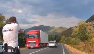 Urmărire ca-n filme pe DN6. Poliţiştii au tras focuri de armă pentru a opri un şofer de 24 de ani