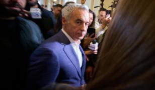 Cine îi aduce mâncare lui Călin Georgescu în arest. A refuzat toate mesele şi poate primi vizite abia marţi