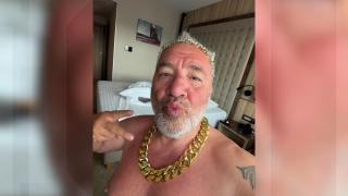 Nelson Mondialul, jefuit după ce s-a lăudat cu bijuteriile pe TikTok. Hoții ar fi plecat cu 100.000 de euro