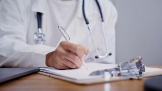 Bugetul pentru sănătate a crescut în ultimii ani, dar pacienţii încă plătesc din buzunar. Unde se duc banii