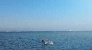 Spectacol pe apă la Constanţa. Cei mai buni rideri se întrec la kitesurfing. Cât costă să înveţi acest sport