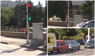 Dilema care încurcă șoferii din Galați. Semafor roșu și săgeata intermitentă, regulile pe care puțini le ştiu
