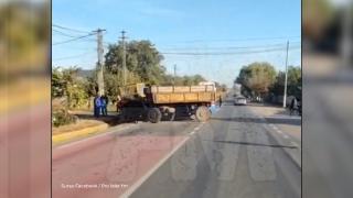 Doi tineri, grav răniți după ce un şofer de 81 de ani nu le-ar fi acordat prioritate cu tractorul în Galaţi