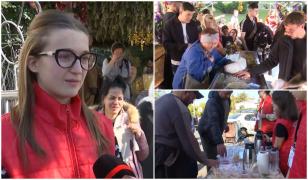 Maria are 20 de ani și ajută pelerinii de la Iași pentru a treia oară. Povestea celor 1.500 de 