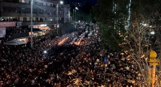 30.000 de credincioşi pe Calea Sfinţilor, la Sfânta Parascheva. Momentul în care pelerinajul s-a oprit