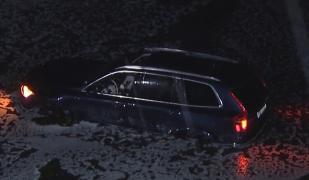 Un şofer a plonjat cu maşina în râul Dâmbovița, lângă un pasaj din Capitală