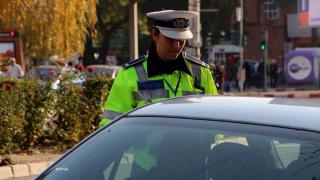 Reţea de poliţişti şi instructori auto şpăgari la DRPCIV. Mită pentru redobândirea permisului