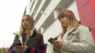 O elevă din Italia și-a dat părinții în judecată pentru că îi verificau telefonul. Ce spune legea în România