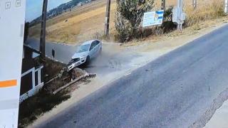 Beat şi fără permis, a furat o maşină cu un copil înăuntru, apoi a intrat într-un cap de pod. Momentul, filmat