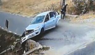 Filmul cursei de coşmar din Olt. Un bărbat beat a plecat cu o fetiţă în maşină şi a intrat într-un cap de pod