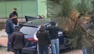 Un român şi un sirian, prinşi cu cocaină de 60.000 € la poarta unui liceu. Elevii au filmat totul de la geam