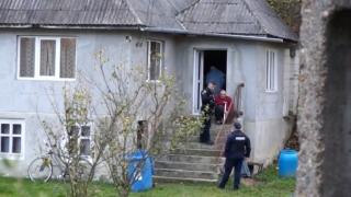 Bărbat de 52 de ani, înjunghiat în zona inimii chiar de tatăl său: "Bea, bea, dar nu făcea aşa"