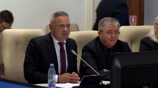 Parlamentarii PNL i-au certat pe miniştrii PSD, înainte de a-i vota marţi. 