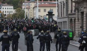 Român absolvent al Institutului de Ştiinţe Politice din Paris, despre cum au evoluat protestele din Franţa