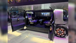 Taxiul robot dotat cu AI care ascultă comenzile clienţilor şi vorbeşte cu ei, prezentat de chinezi