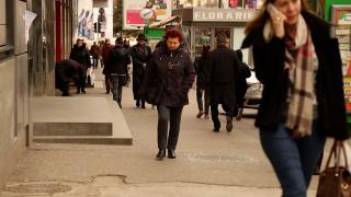 Patru frați cu vârste între 1 și 6 ani, puși la cerșit de părinți. Ce sume încasau de pe urma lor