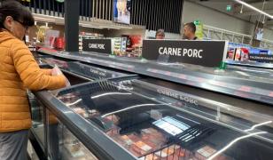 Carnea de porc s-ar putea scumpi de Crăciun. Cât ar putea ajunge să coste un kilogram de ceafă