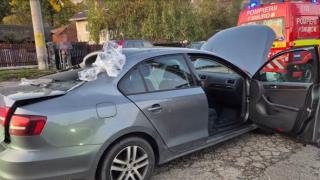 Accident grav în Argeş. Un container cu deşeuri din plastic şi a căzut peste o maşină
