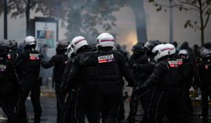 Europa a devenit scena unui război urban. Sute de mii de oameni au ieșit în stradă; protestele au degenerat